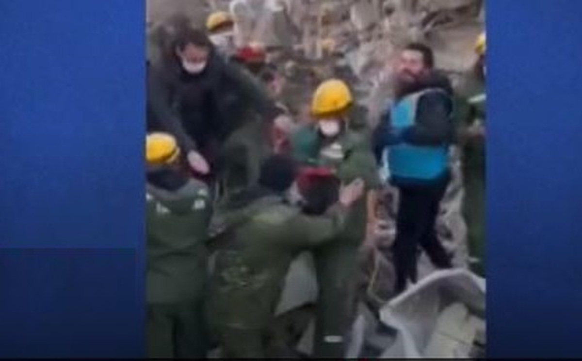 ببینید | زلزله ترکیه؛ نجات پسربچه از زیر آوار بعد از ۱۵۸ ساعت / فریاد‌های الله اکبر امدادگران