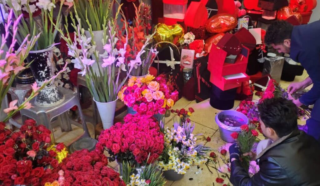 ممنوعیت ولنتاین توسط طالبان: جشن کفار است / گشتی های مسلح طالبان علیه ولنتاین/ گلفروش های کابل بی مشتری ماندند