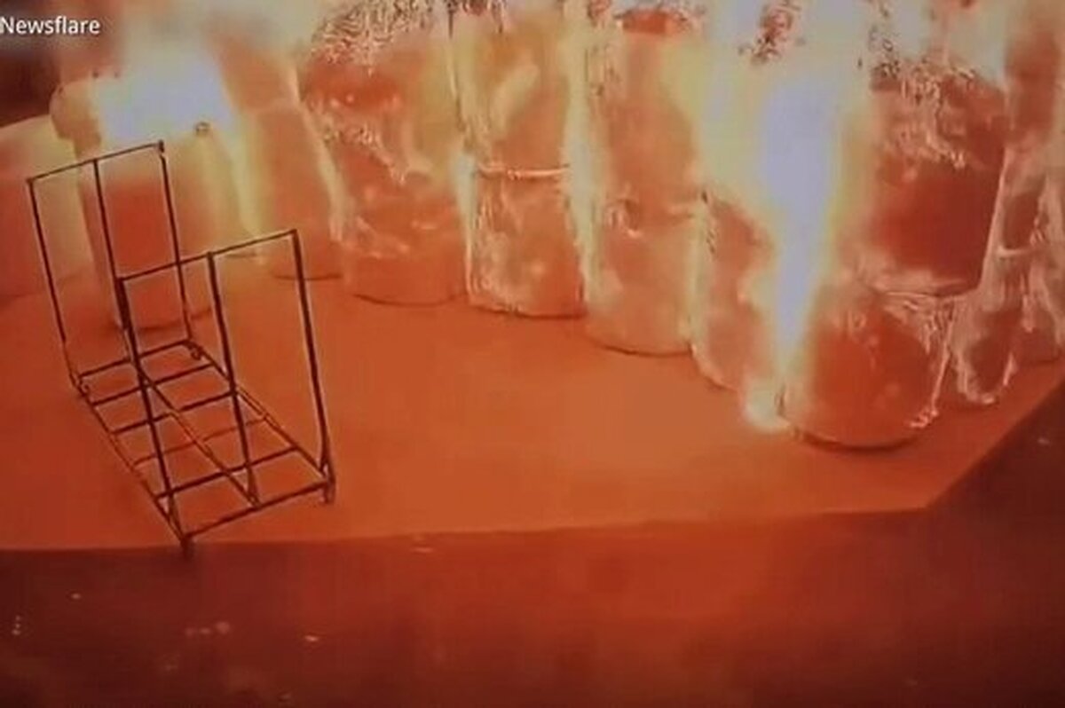 ببینید | آتش گرفتن کارخانه تولید رول‌های فوم در چین