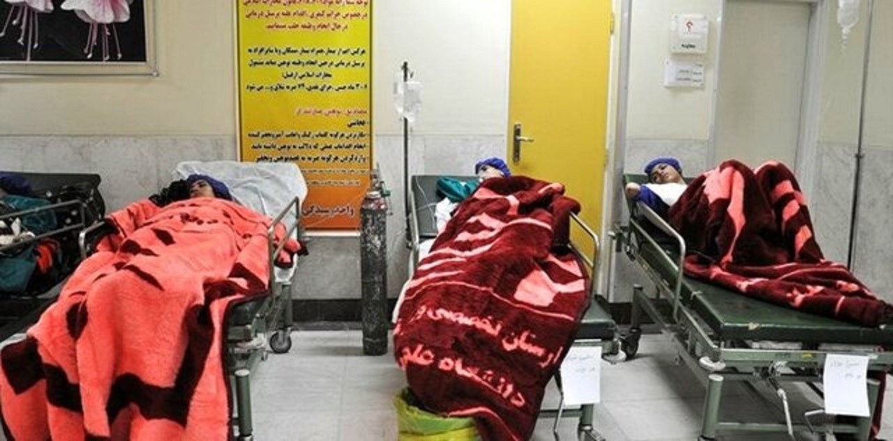 بچه‌ها می‌گویند شیئی را دیده‌اند که از بیرون به داخل مدرسه پرتاب شده/ در مدرسه ۱۵ خرداد چیزی مثل بمب ترکیده و دودی با بوی نعنا خارج شده