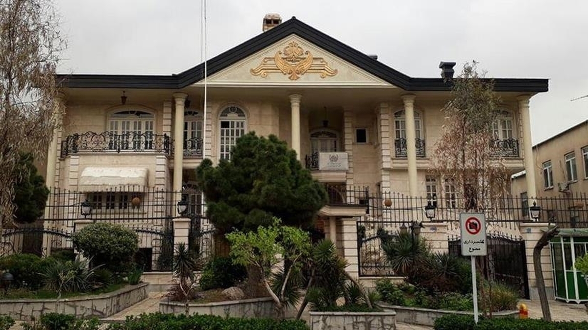 واگذاری سفارت افغانستان در تهران به طالبان (+عکس) / انتقاد جبهه مقاومت ملی