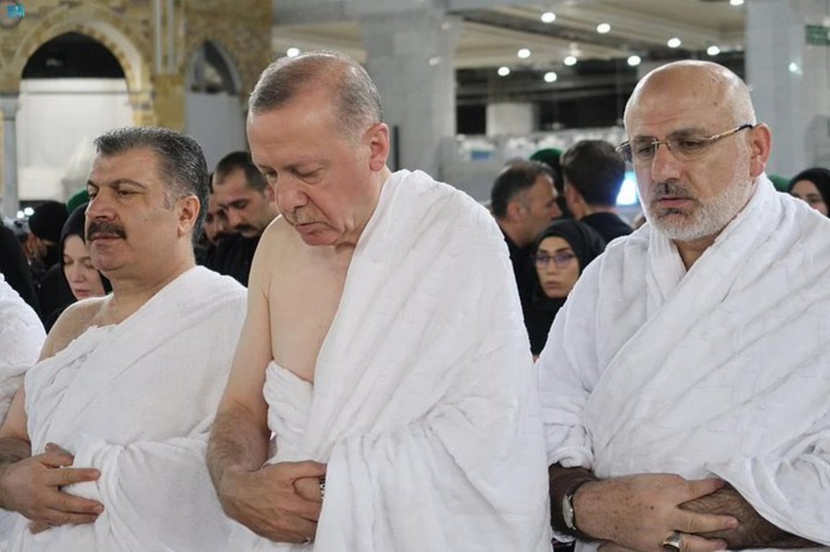 اردوغان با لباس احرام در مراسم حج عمره (فیلم)