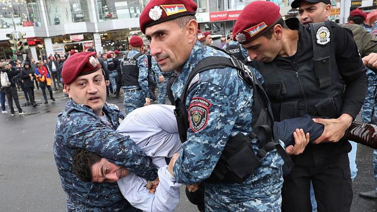 ادامه اعتراض‌ها در ارمنستان بر سر موضوع قره‌باغ/ پلیس ۱۸۰ نفر را بازداشت کرد