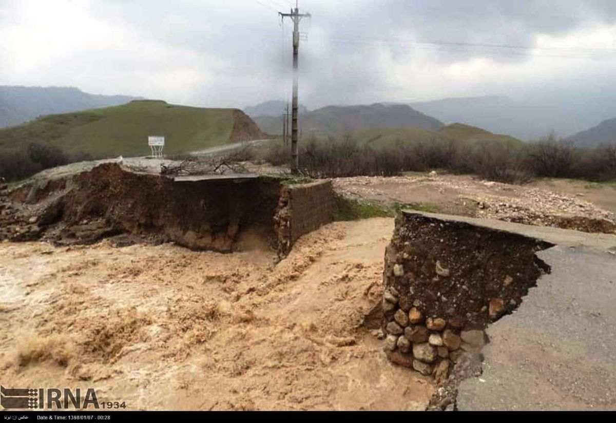 آسیب سیلاب به تاسیسات آب و راه ۹ روستای چناران در خراسان رضوی