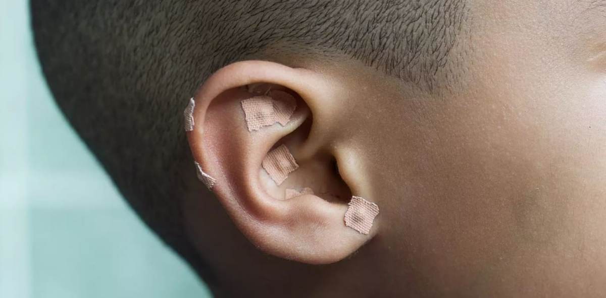 فواید عجیب فشار بر این نقطه از گوش: از بهبود کمردرد تا کاهش افسردگی (+عکس)