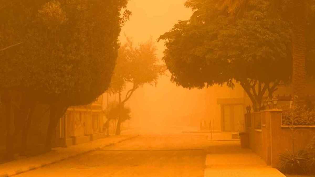عراق/ ثبت 5 هزار مورد حالت خفگی در اثر طوفان گرد و غبار