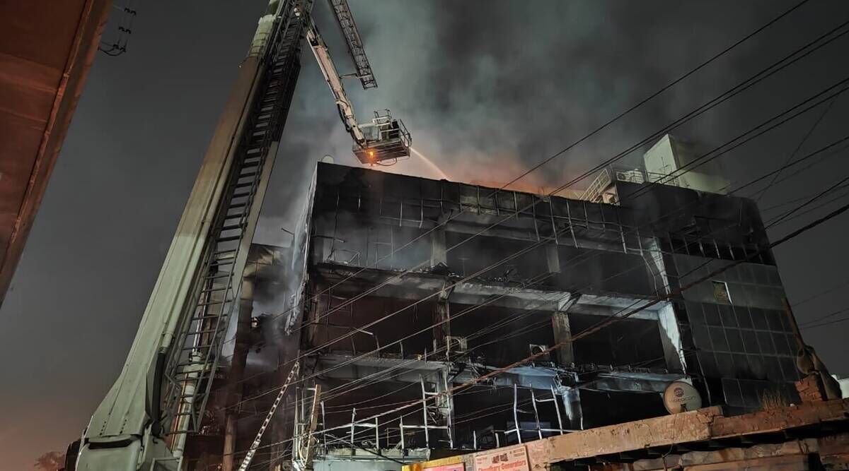 هند/ مرگ ۲۷ نفر براثر آتش سوزی در یک ساختمان تجاری