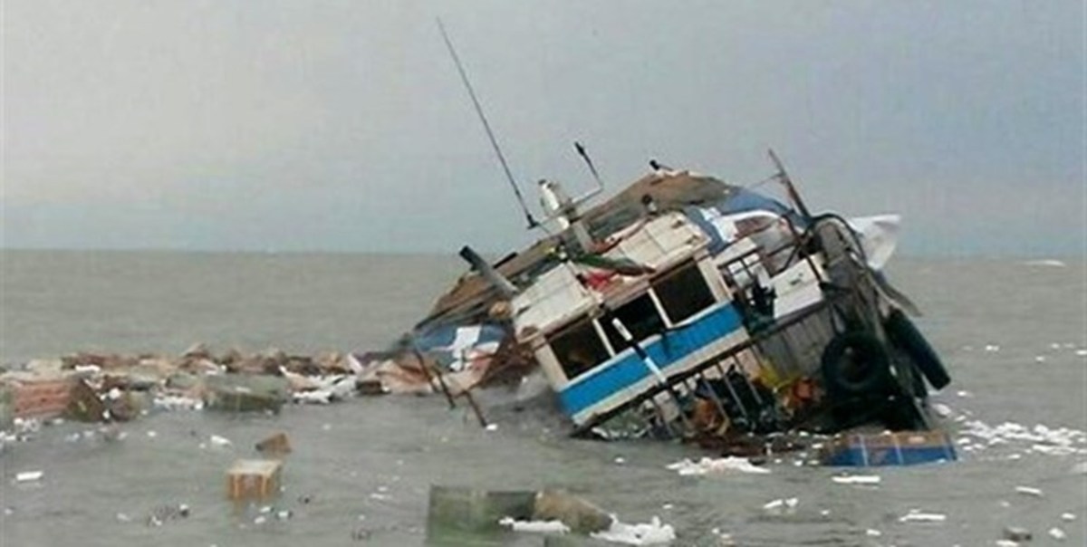غرق شدن دومین کشتی در خلیج فارس/ 7 خدمه نجات پیدا کردند