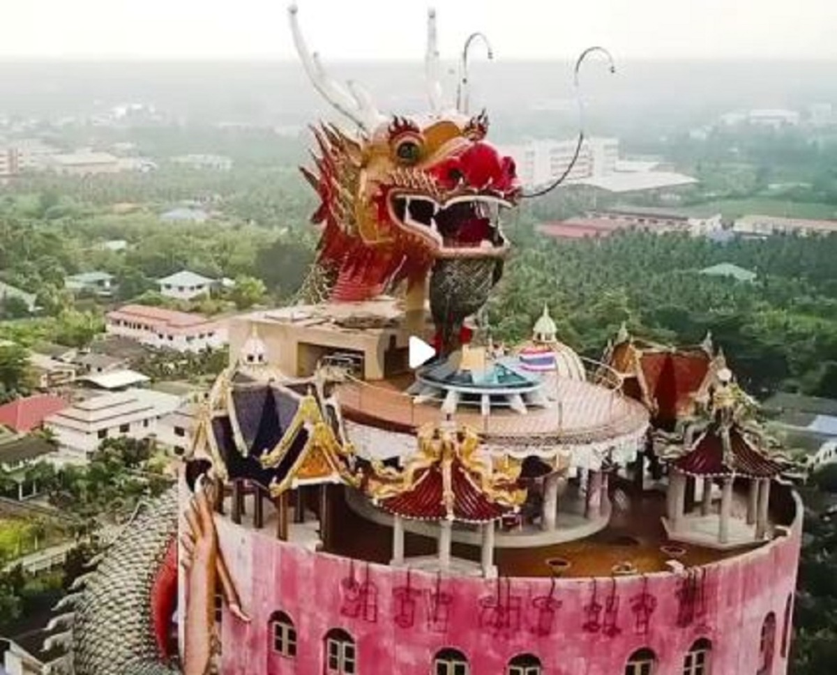 عجیب‌ترین معبد تایلند با اژد‌هایی غول پیکر به دور آن (فیلم)