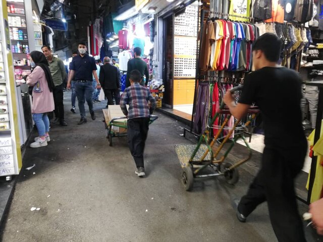 سرگذشت تلخ کودکان باربر بازار تهران