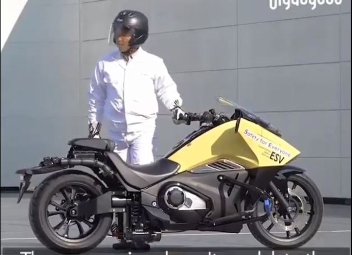 راهکار جدید هوندا برای افزایش تعادل موتورسیکلت (فیلم)
