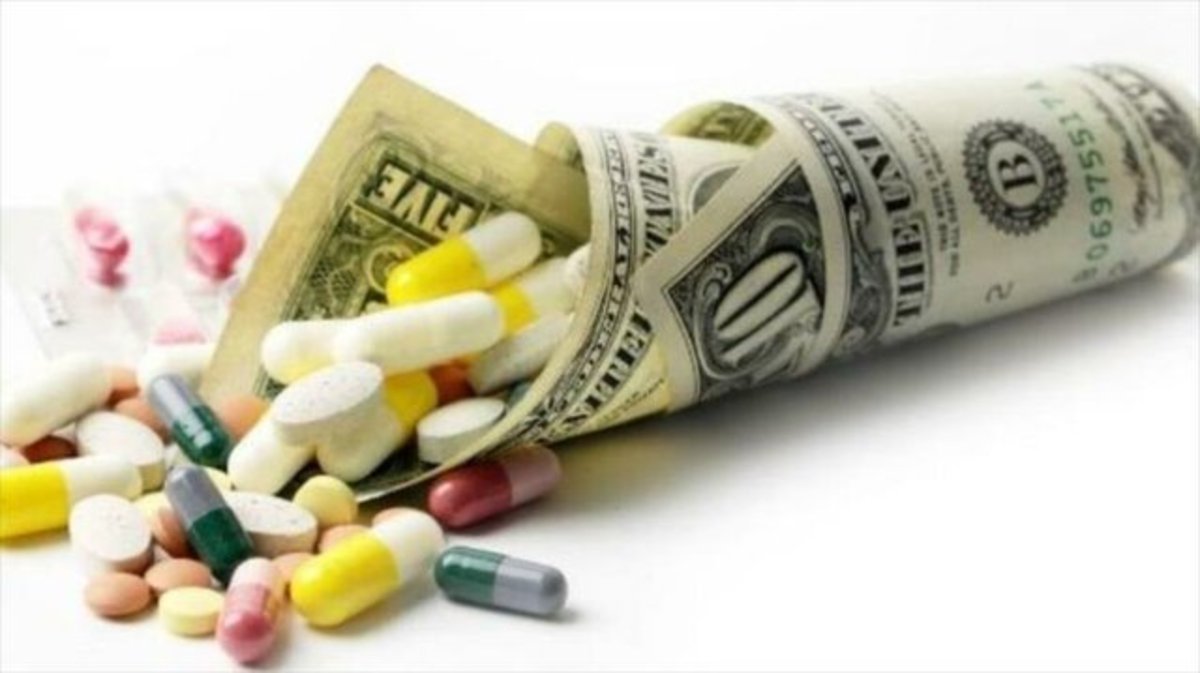 خراسان: دولت می گوید دارو را گران نمی فروشیم اما بیماران می گویند دارو را گران می خریم