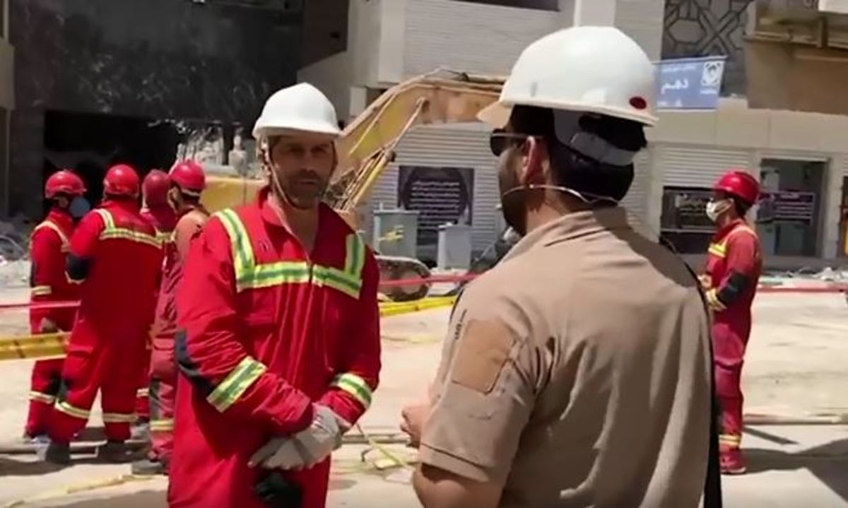 حضور امدادگران پلاسکو در محل ریزش متروپل (فیلم)
