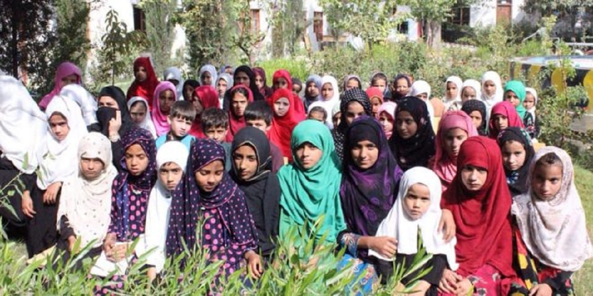 دستور جدید طالبان: دختران کلاس چهارم تا ششم صورت شان را کاملاً بپوشانند
