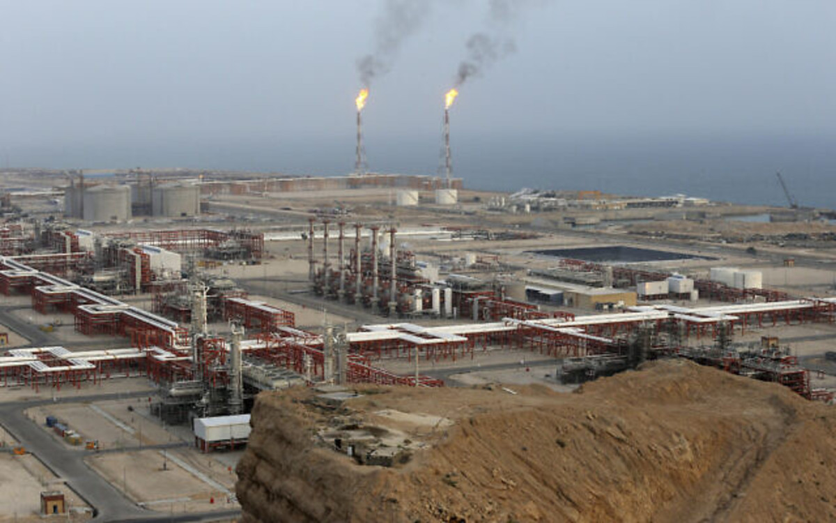 وزیر انرژی عمان: توسعه دو خط لوله گازی و یک میدان نفتی با ایران