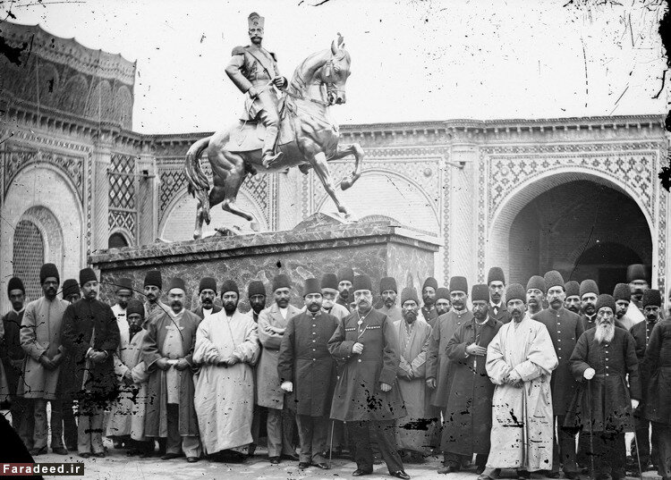 ناصرالدین‌شاه و نصب اولین مجسمه تهران 
