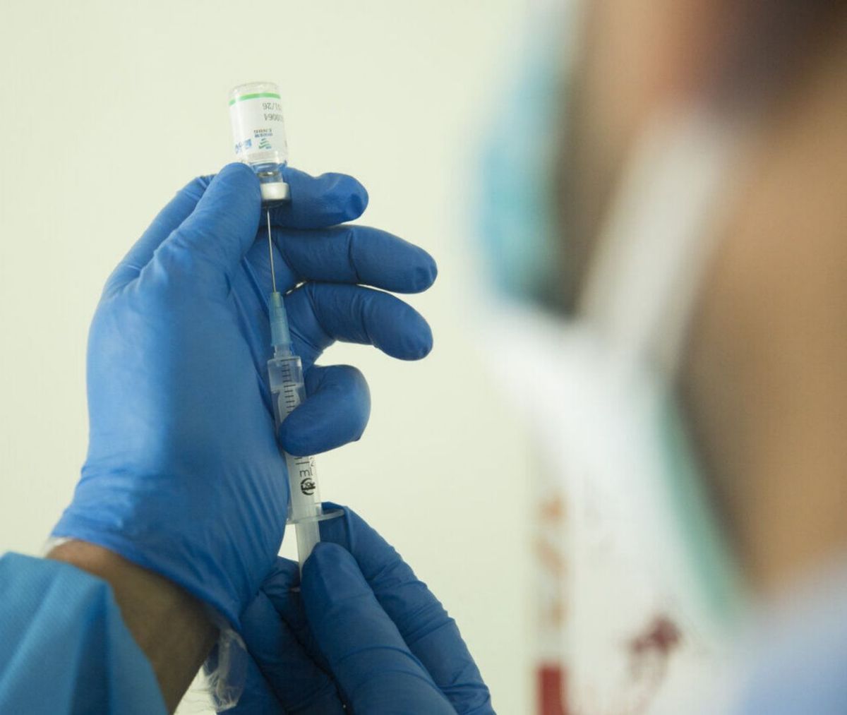 وزیر بهداشت: افرادی که دز سوم واکسن کرونا را نزنند از خدمات دولتی محروم می‌شوند