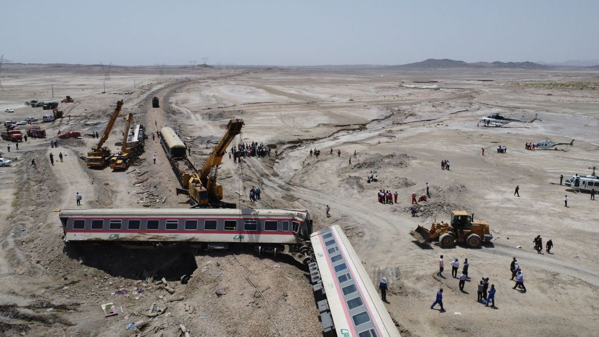 ببینید| جزئیاتی جدید از حادثه قطار مشهد - یزد/ چه کسی بیل را روی ریل رها کرد؟