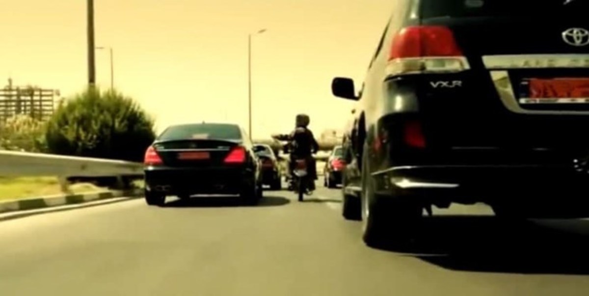 ماجرای تصادف موتورسیکلت با تیم اسکورت چه بود؟/ ایرنا: موتور سوار در مسیر حرکت رئیس جمهور ونزوئلا قرار گرفته بود (+فیلم)