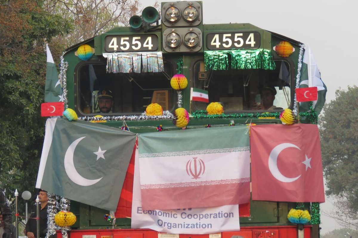 نخستین قطار کانتینری ریلی به مقصد ترکیه وارد تهران شد