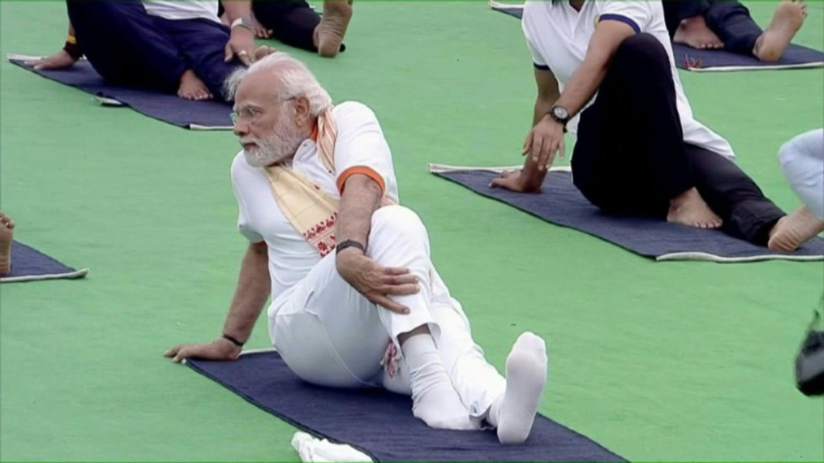 ببینید| 31 خرداد و روز جهانی یوگا/ نخست وزیر هند هم به جمع تمرین‌کنندگان یوگا پیوست