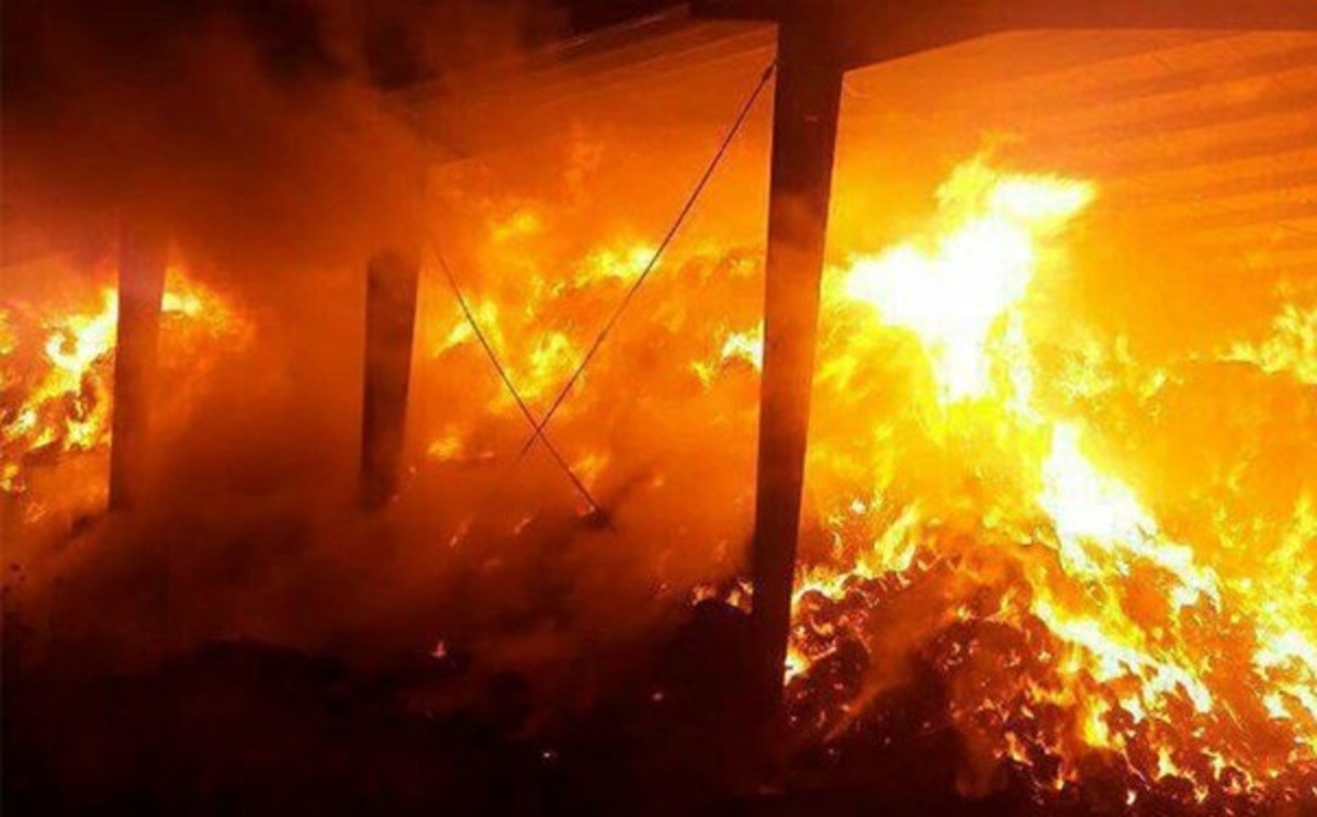 آتش‌سوزی یک مرکز خرید در تهران (فیلم)