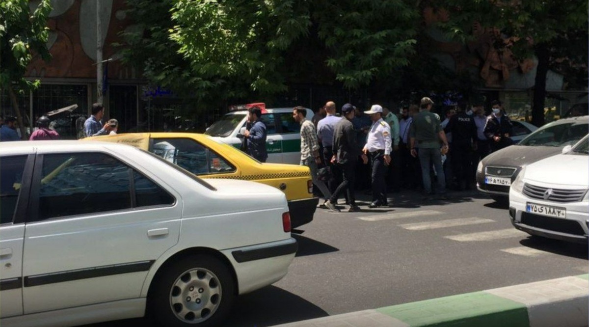 حمله مسلحانه به ۲ مامور فراجا در خیابان طالقانی تهران/ توضیحات پلیس (+عکس)