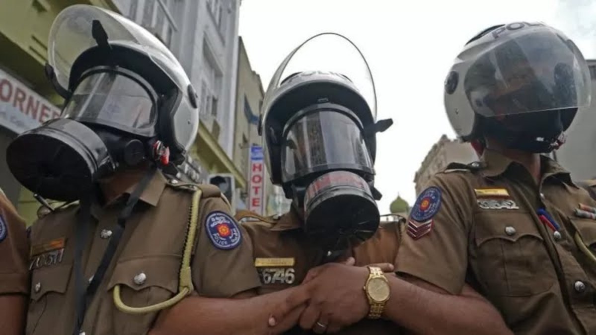 فرار رییس جمهوری سریلانکا / کاخ ریاست جمهوری در تصرف معترضان (+ عکس و فیلم)