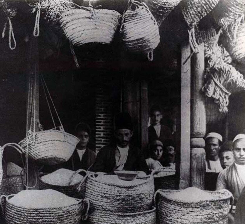 تصویری زیرخاکی از مغازه برنج‌فروشی در دوره قاجار/ ایرانی‌ها از کی برنج‌خور شدند؟/ ریشه اصطلاح پلوخوری