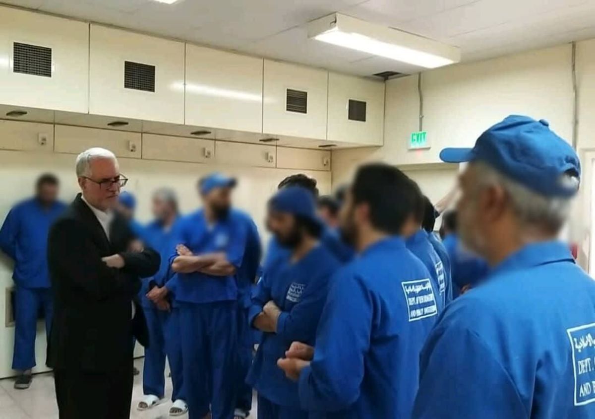 دیدار سفیر ایران با زندانیان ایرانی در قطر (+عکس) / برنامه بازگشت زندانیان