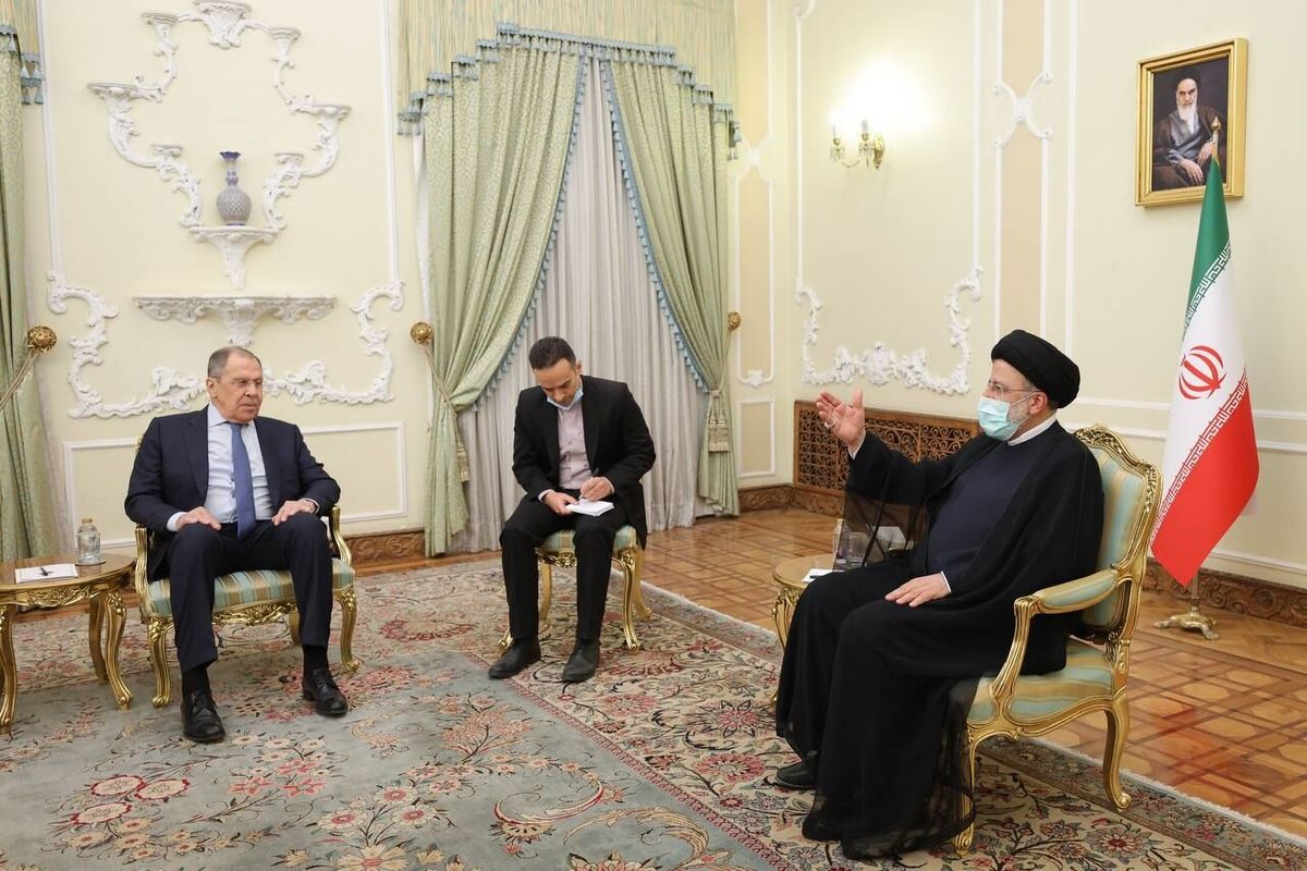 اتفاق عجیب در دیدار وزیر خارجه روسیه با رئیسی (عکس)