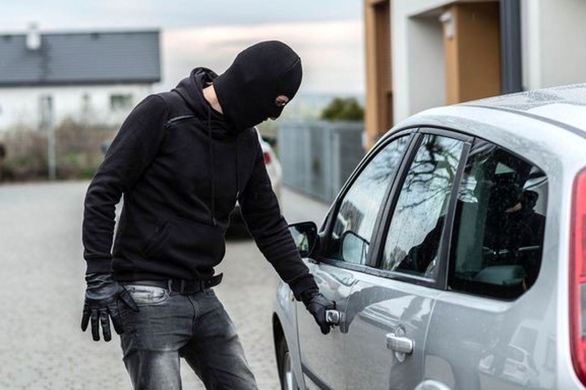 ببینید| توصیه عجیب یک دزد: اگر می‌خواهید ماشین‌تان را ندزدیم، شب‌ها داخلش بخوابید
