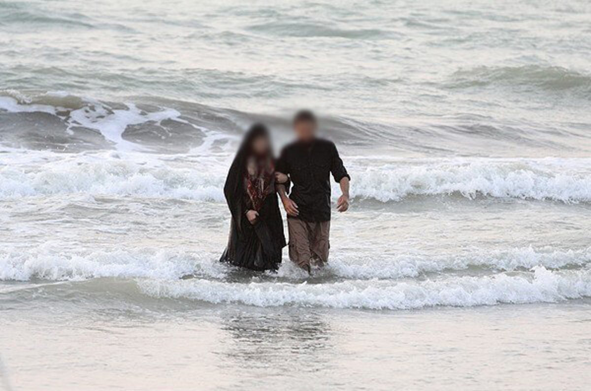 ببینید| هدیه فرماندار فریدونکنار به خاطر حجاب یک زن در دریا