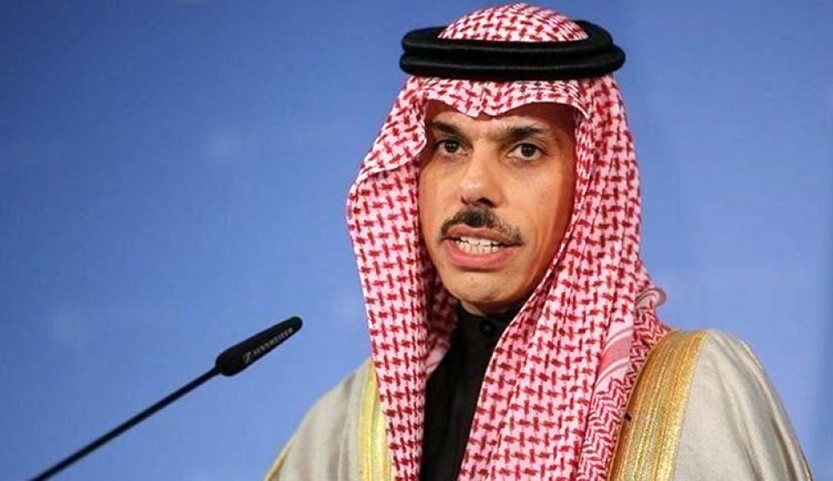 واکنش وزیر خارجه عربستان به دست دادن بایدن و بن سلمان با مشت: این نوع تعارف ها میان دو مقام خیلی عادی است
