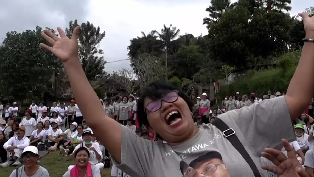ببینید| یوگای خنده در اندونزی؛ بیش از دو هزار نفر با هم خندیدند