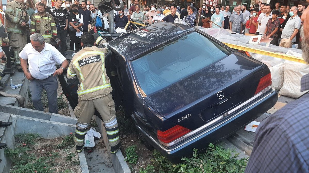 تصادف ماشین تشریفات وزارت خارجه/ اورژانس: 2 نفر مصدوم شدند (+عکس)
