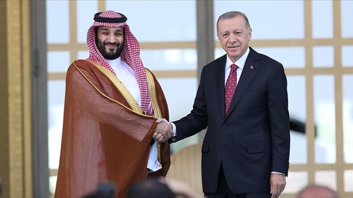 ببینید| سنت‌شکنی ولیعهد عربستان سعودی در ترکیه و واکنش گارد افتخار