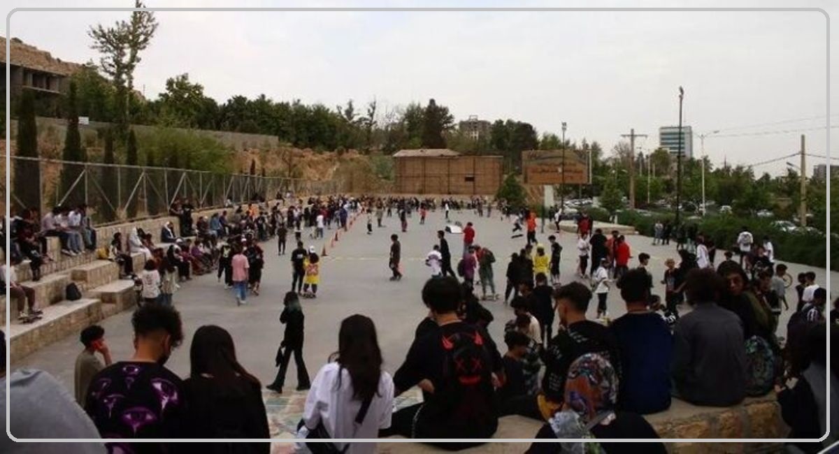 تجمع نوجوانان شیراز : ما بچه‌های ایرانیم ؛ می‌خوای بخواه ؛ نمی‌خوای نخواه!
