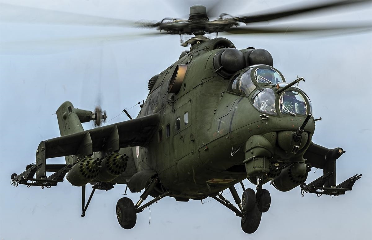 ببینید| پرواز نمایشی هلی کوپتر جنگی Mi-۲۴