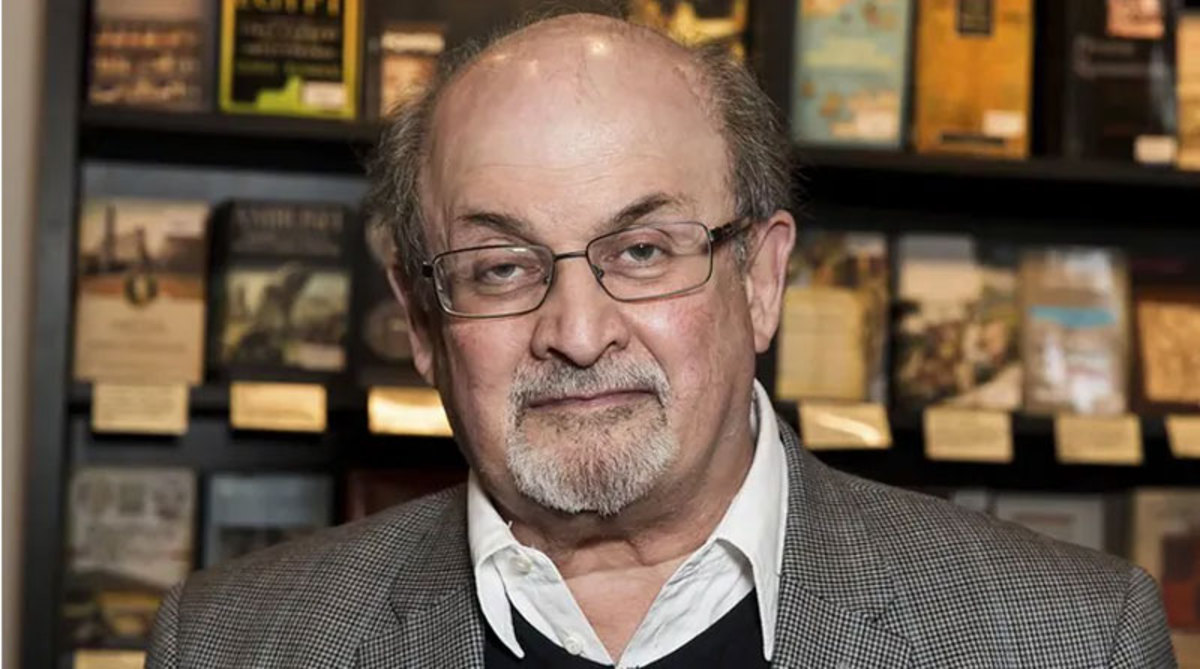 بازتاب حمله به نویسنده آیات شیطانی/ محافظه کاران آمریکایی: ایران برای قتل سلمان رشدی جایزه تعیین کرده است؛ برجام را متوقف کنید