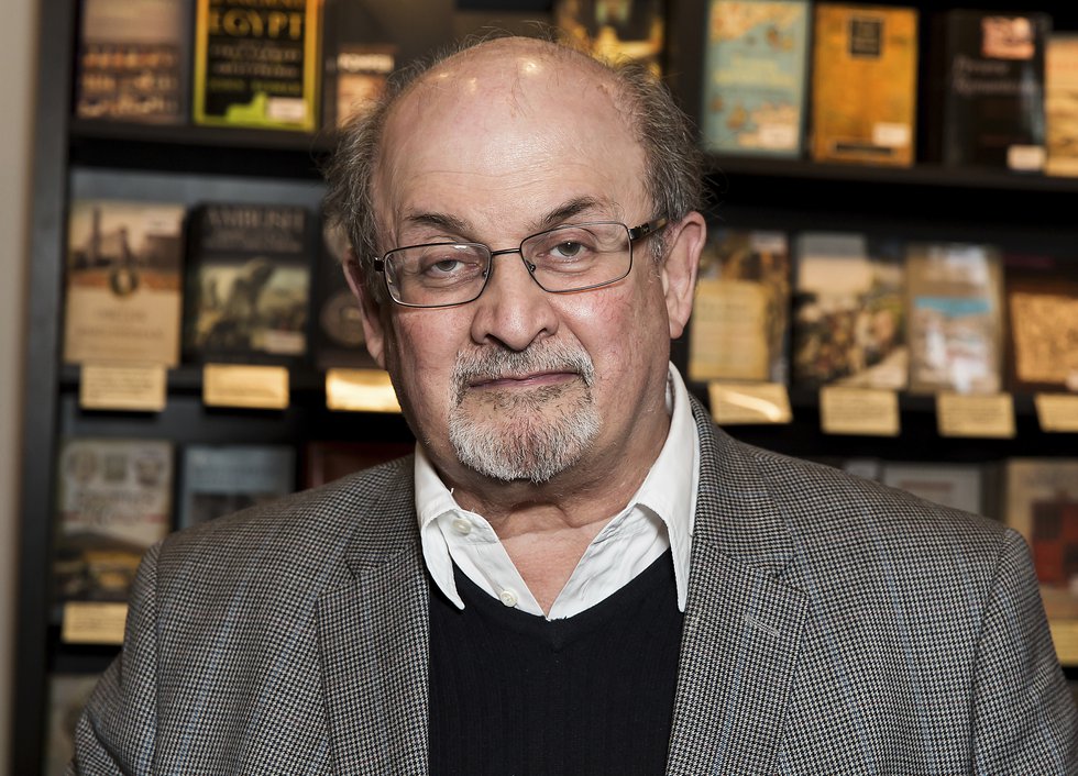 سلمان رشدی همچنان در بیمارستان / دادگاه مهاجم برگزار شد (+ عکس) 7