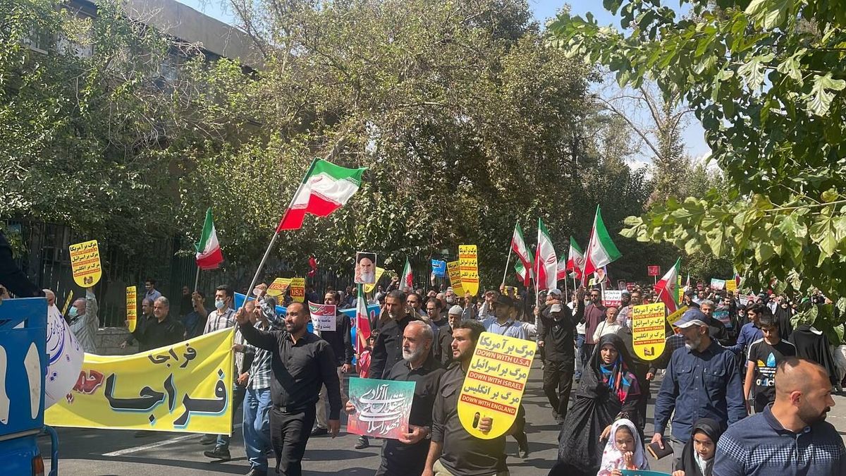 راهپیمایی نمازگزاران تهرانی در محکومیت حوادث اخیر