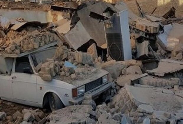 زلزله خوی را در آذربایجان غربی لرزاند/ ۵۲۸ نفر مصدوم شدند /50 خانه فروریخت و  200 خانه خسارت دید (+عکس)