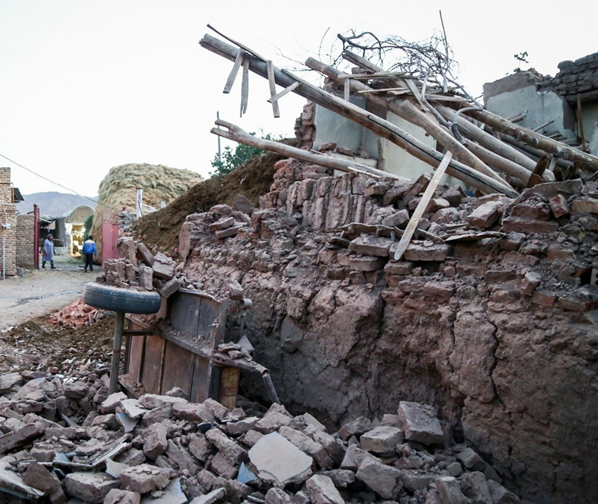 خسارت زلزله به خوی در آذربایجان غربی (عکس)