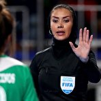 ببینید| قضاوت گلاره ناظمی، داور ایرانی در فوتسال جام ملت‌های آسیا