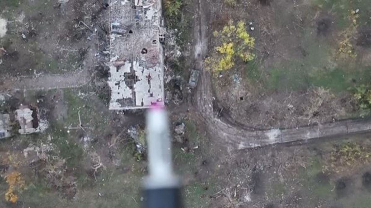 ببینید | لحظه حمله پهپاد روسی به تجمع پرسنل نیروهای مسلح اوکراین