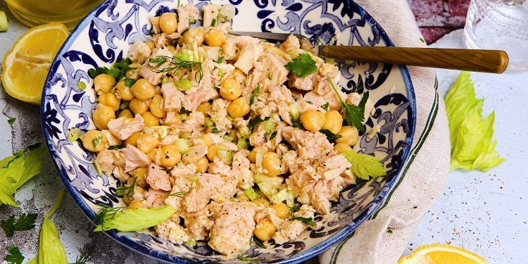 طرز تهیه سالاد مرغ و نخود، یک سالاد مقوی