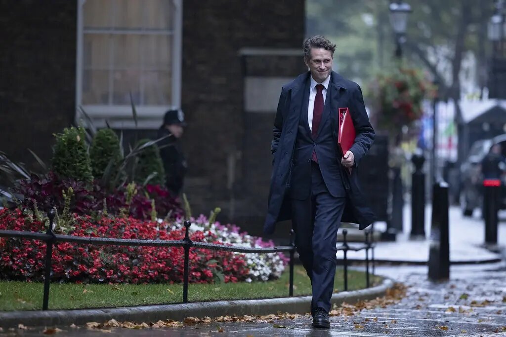 استعفای وزیر بریتانیا به دلیل ارسال پیامک تهدیدآمیز