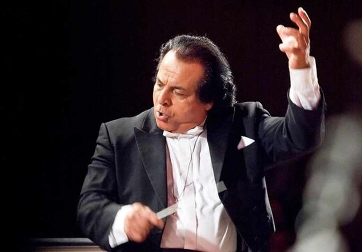 رهبر ارکستر ایرانی بر روی صحنه اپرای مارینسکی سن پترزبورگ