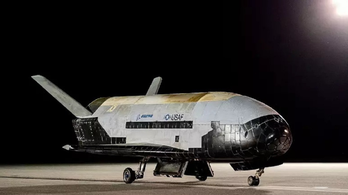 هواپیمای فضایی بدون سرنشین خورشیدی پس از ۹۰۸ روز پرواز به زمین نشست